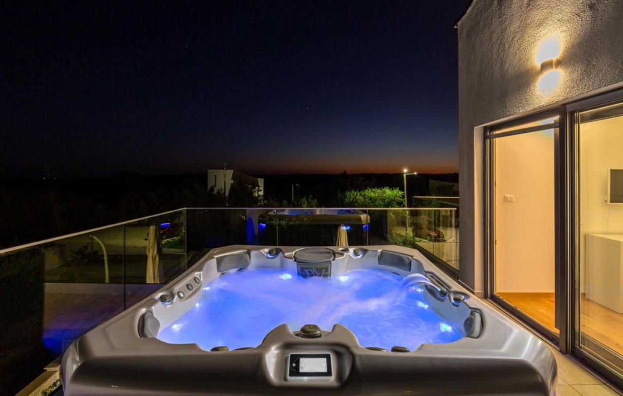 Villa Izabel With Hot Whirpool กรินิตซา ภายนอก รูปภาพ